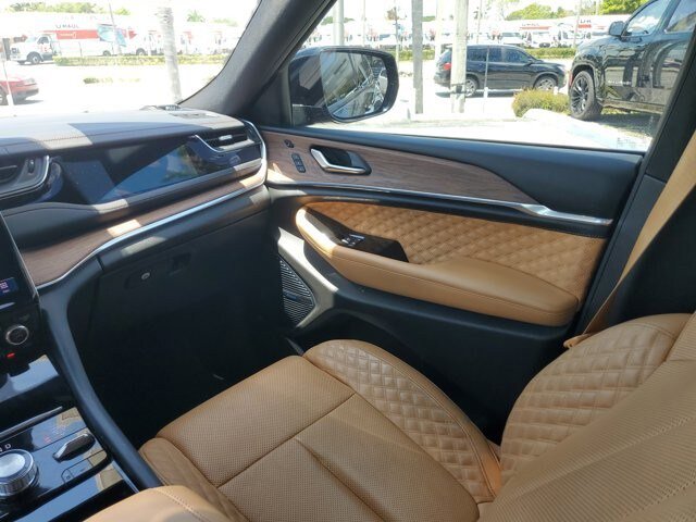 Certified 2023 Jeep Grand Cherokee Summit w/ Advanced Protech Group IV AWD/4WD image 17