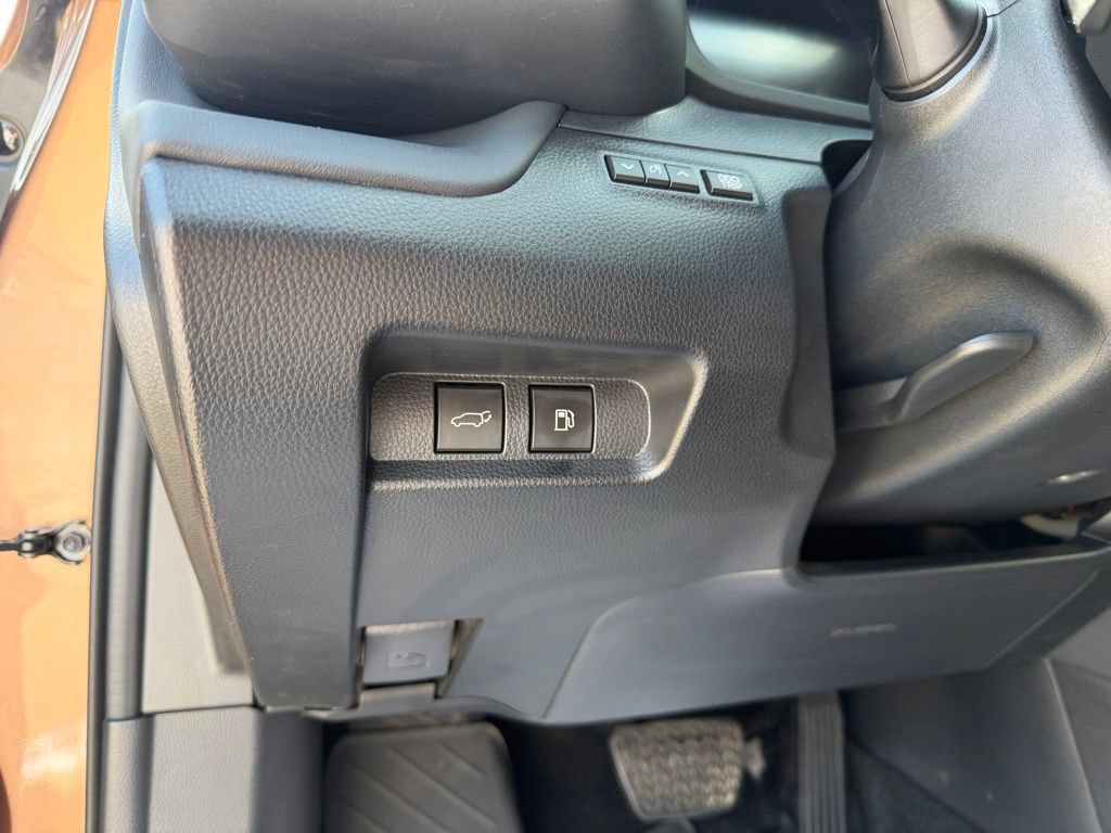 Certified 2025 Toyota Crown Signia AWD/4WD image 12