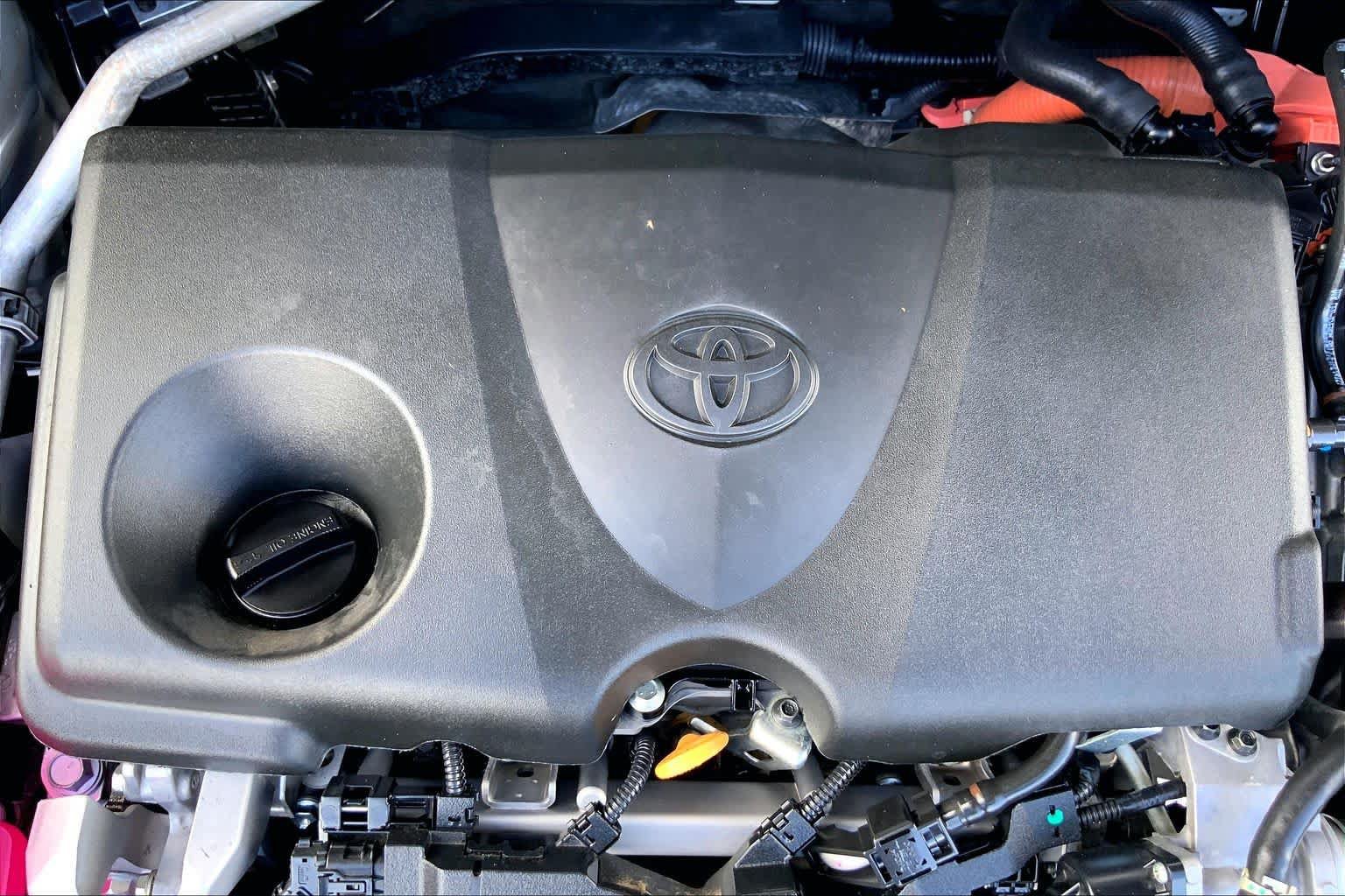 Used 2024 Toyota RAV4 XLE AWD/4WD image 31