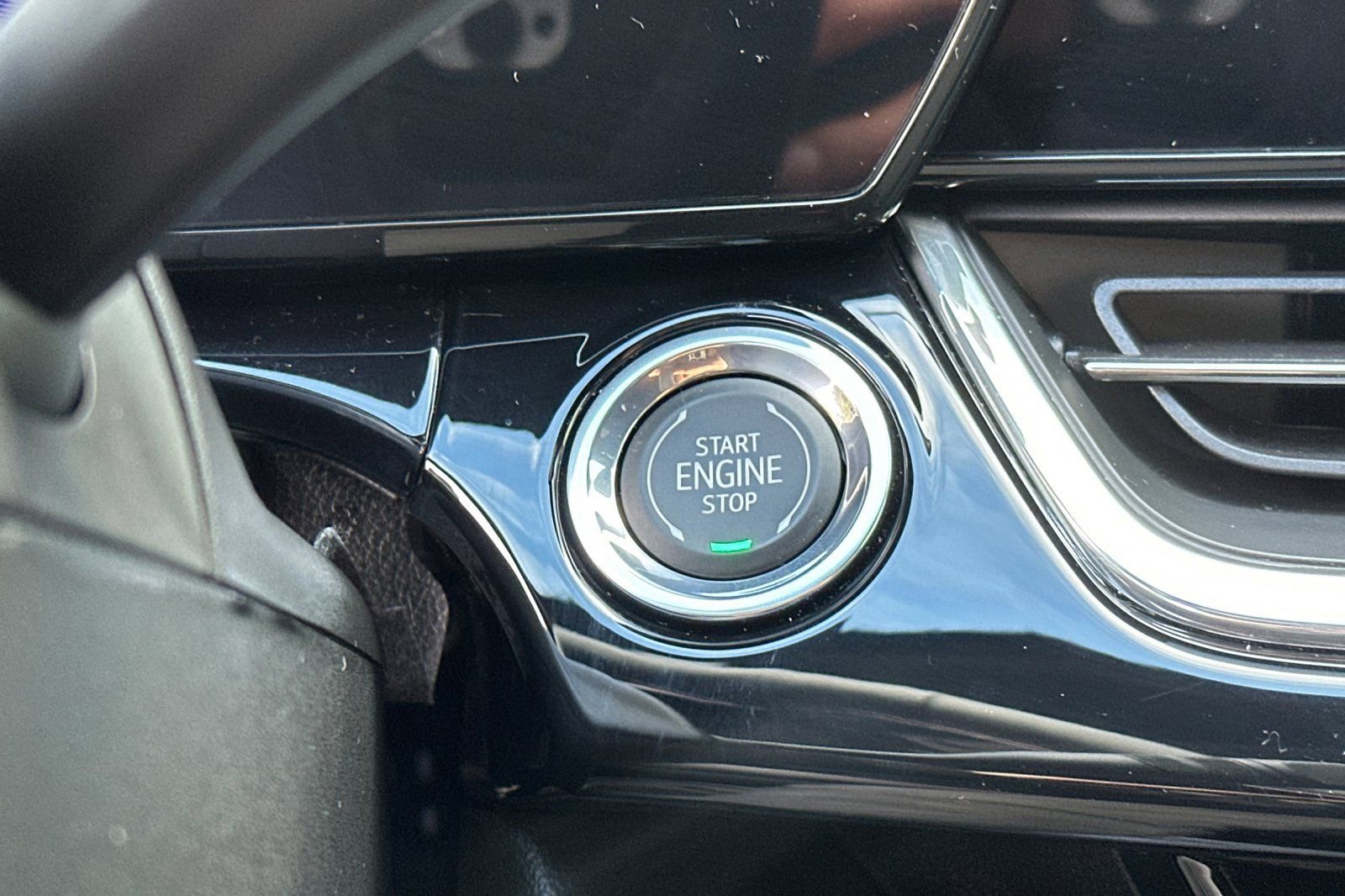 Used 2025 Chevrolet Trax RS w/ Driver Confidence Package image 34