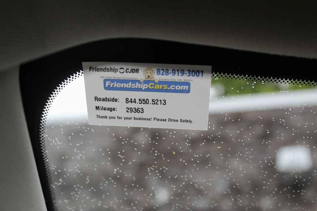 Used 2023 Nissan Rogue SL AWD/4WD image 15