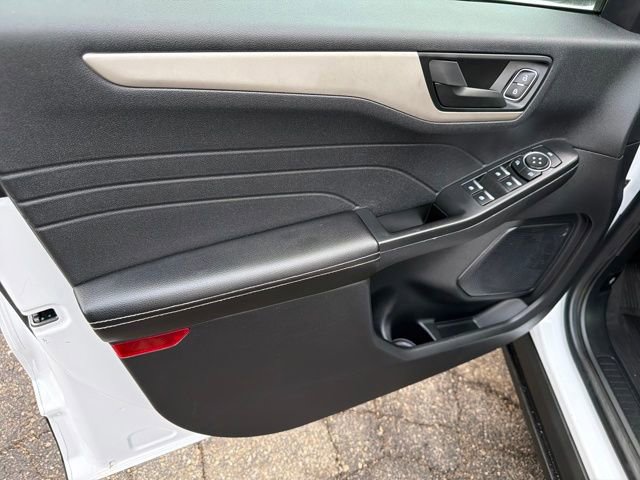 Used 2022 Ford Escape SE image 11