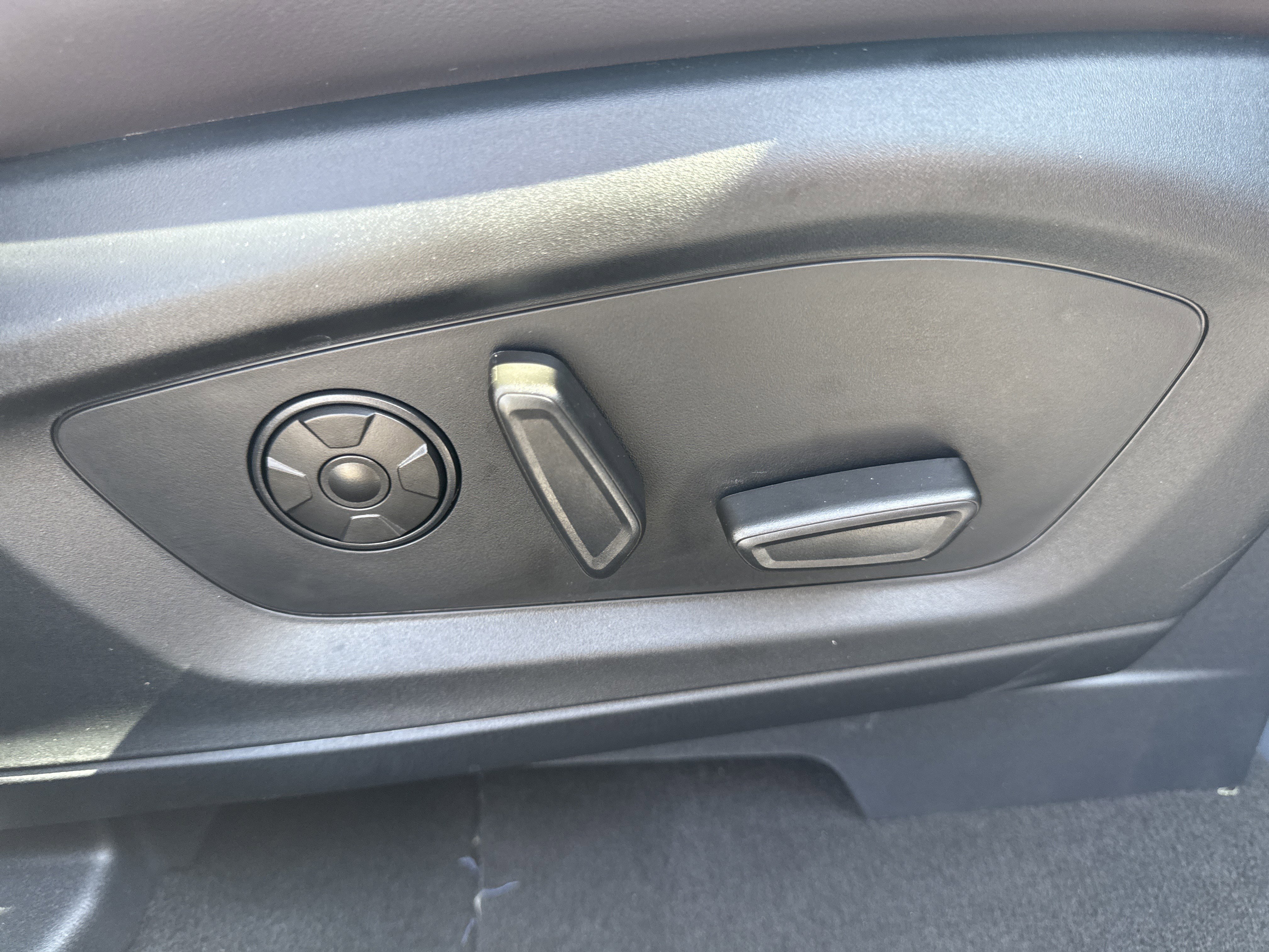 Used 2025 Ford Explorer Platinum w/ Ultimate Package image 17