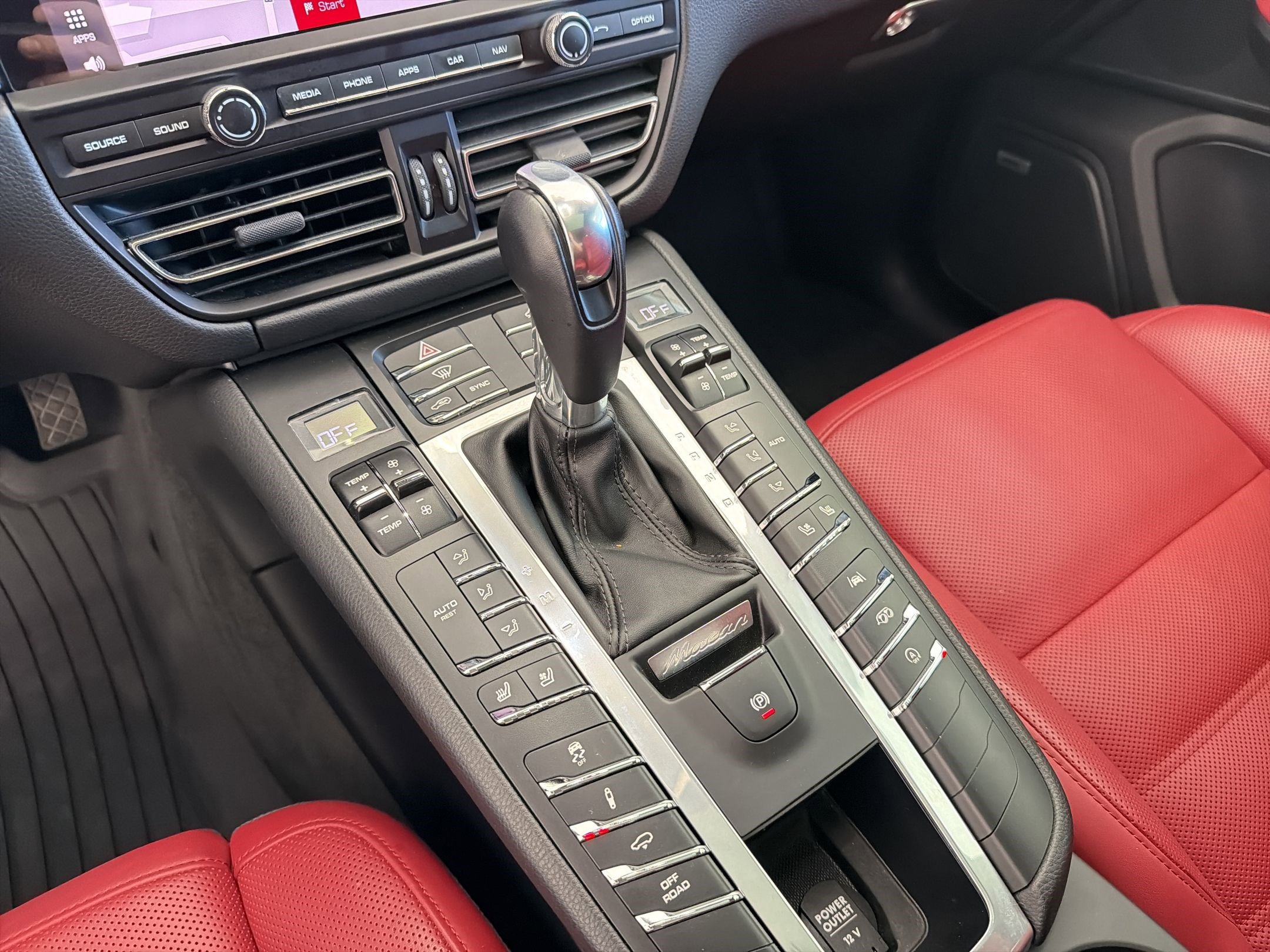 Used 2020 Porsche Macan GTS AWD/4WD image 18