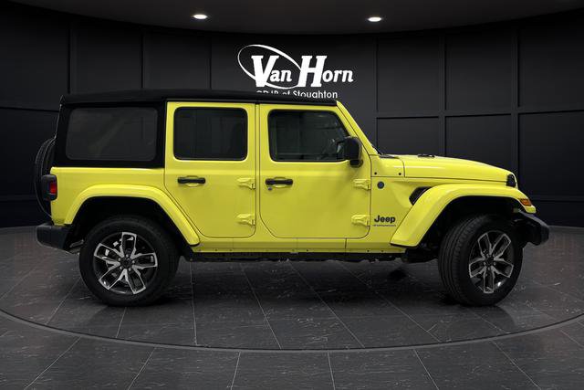 Used 2024 Jeep Wrangler Unlimited image 2