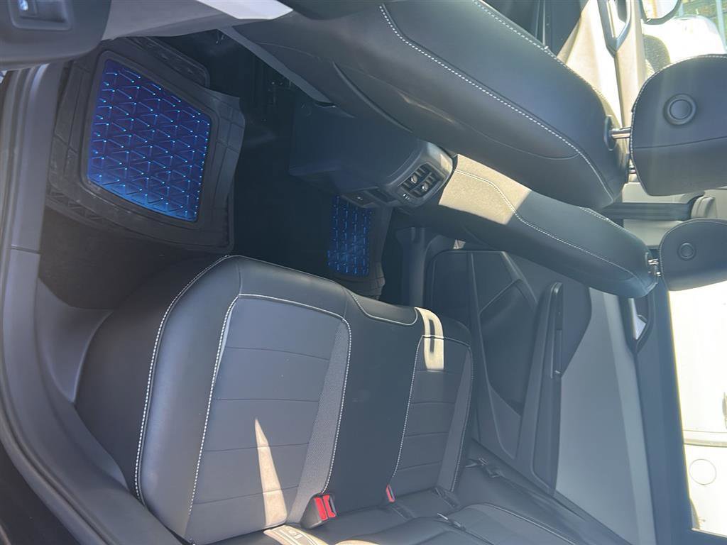 Used 2023 Volkswagen Taos SE image 2