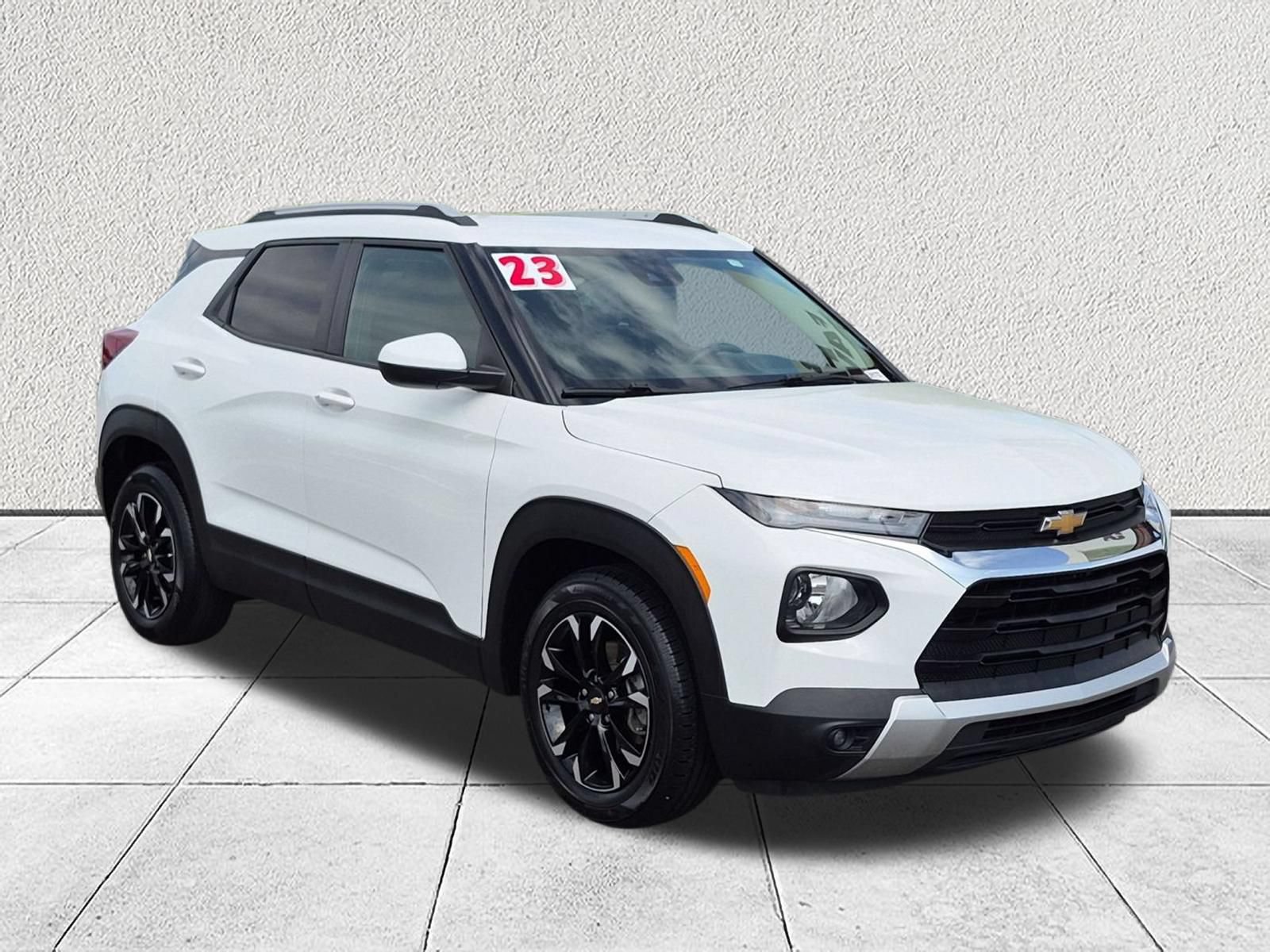 Used 2023 Chevrolet TrailBlazer LT FWD image 1