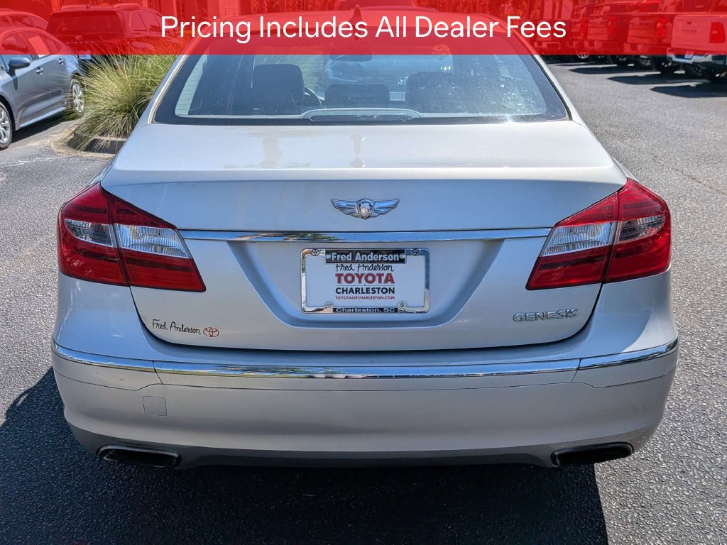 Used 2013 Hyundai Genesis 3.8 RWD image 5