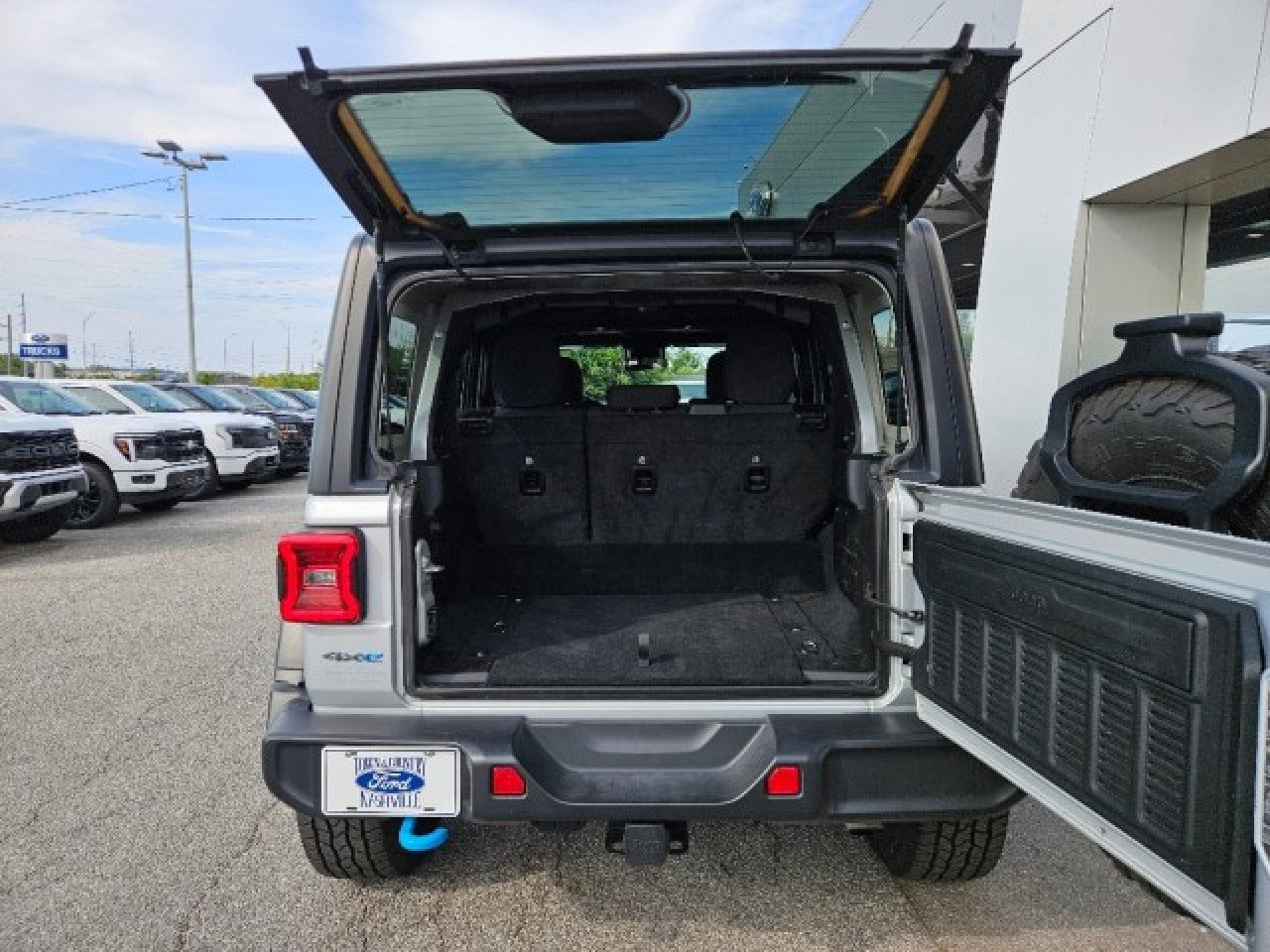 Used 2024 Jeep Wrangler Unlimited Rubicon 4xe image 11