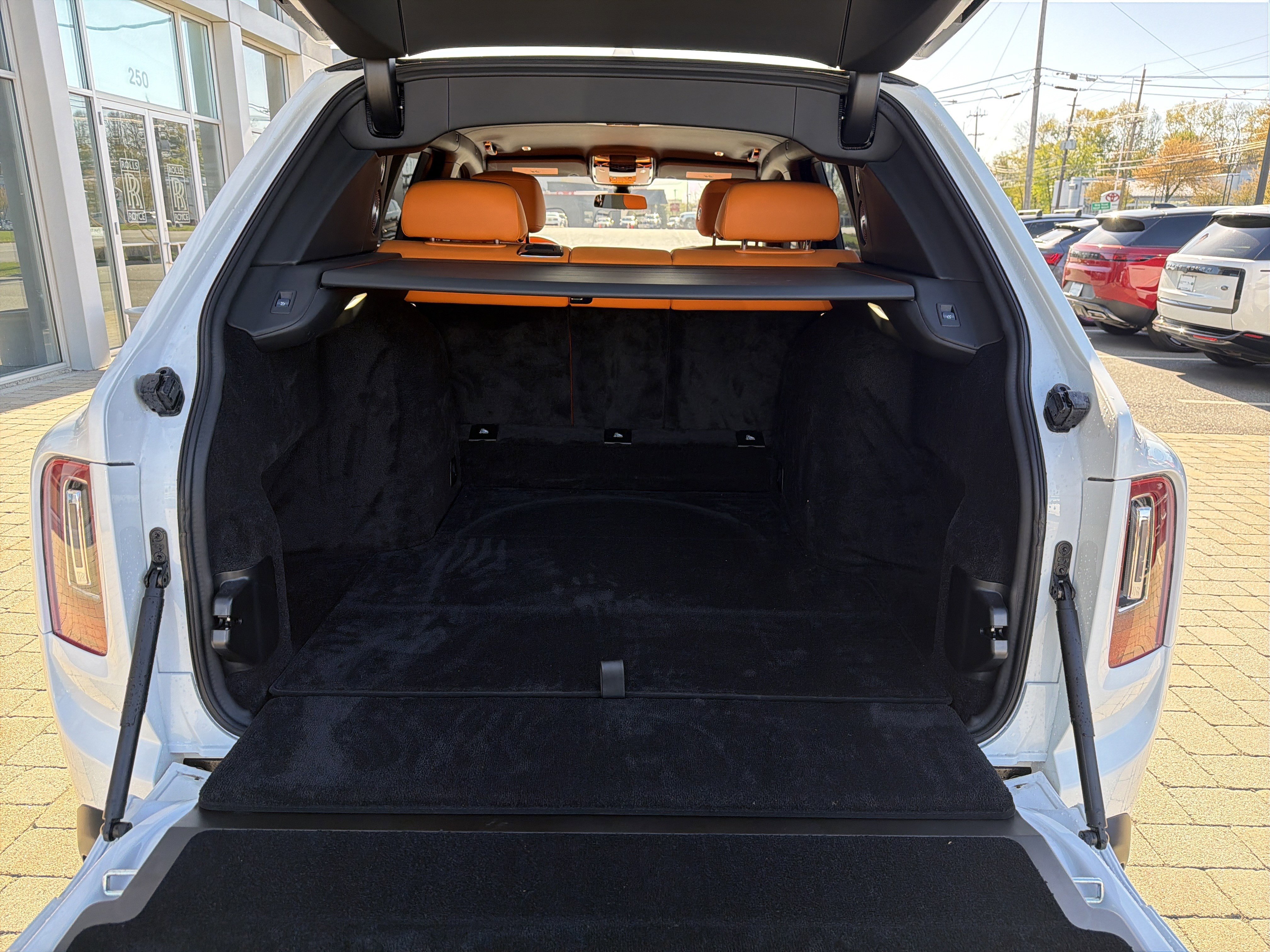 Used 2024 Rolls-Royce Cullinan w/ Dark Exterior Package image 31