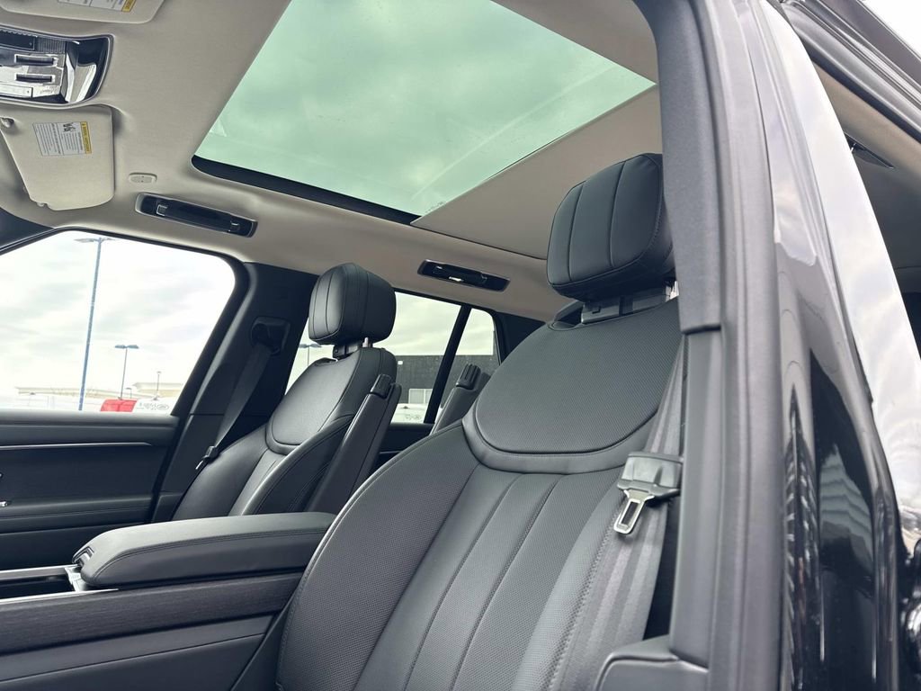 New 2026 Land Rover Range Rover SE image 17