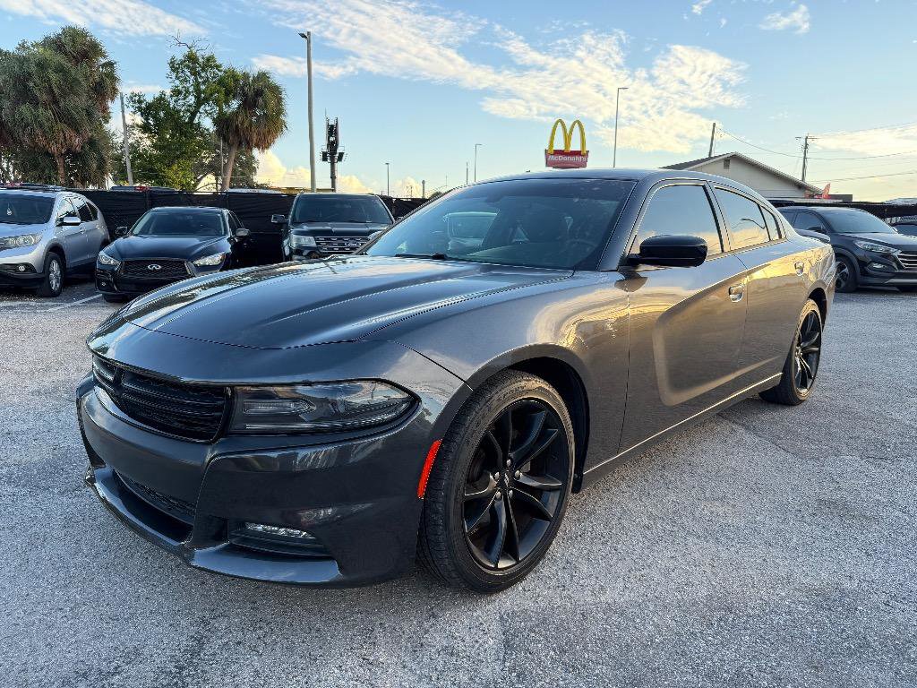Used 2017 Dodge Charger SXT w/ Blacktop Package image 1