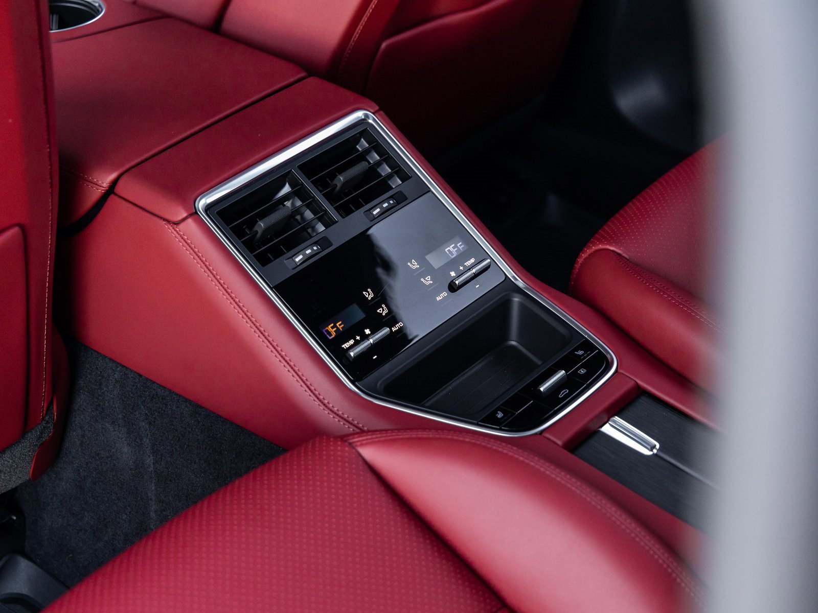 Used 2023 Porsche Panamera GTS image 34