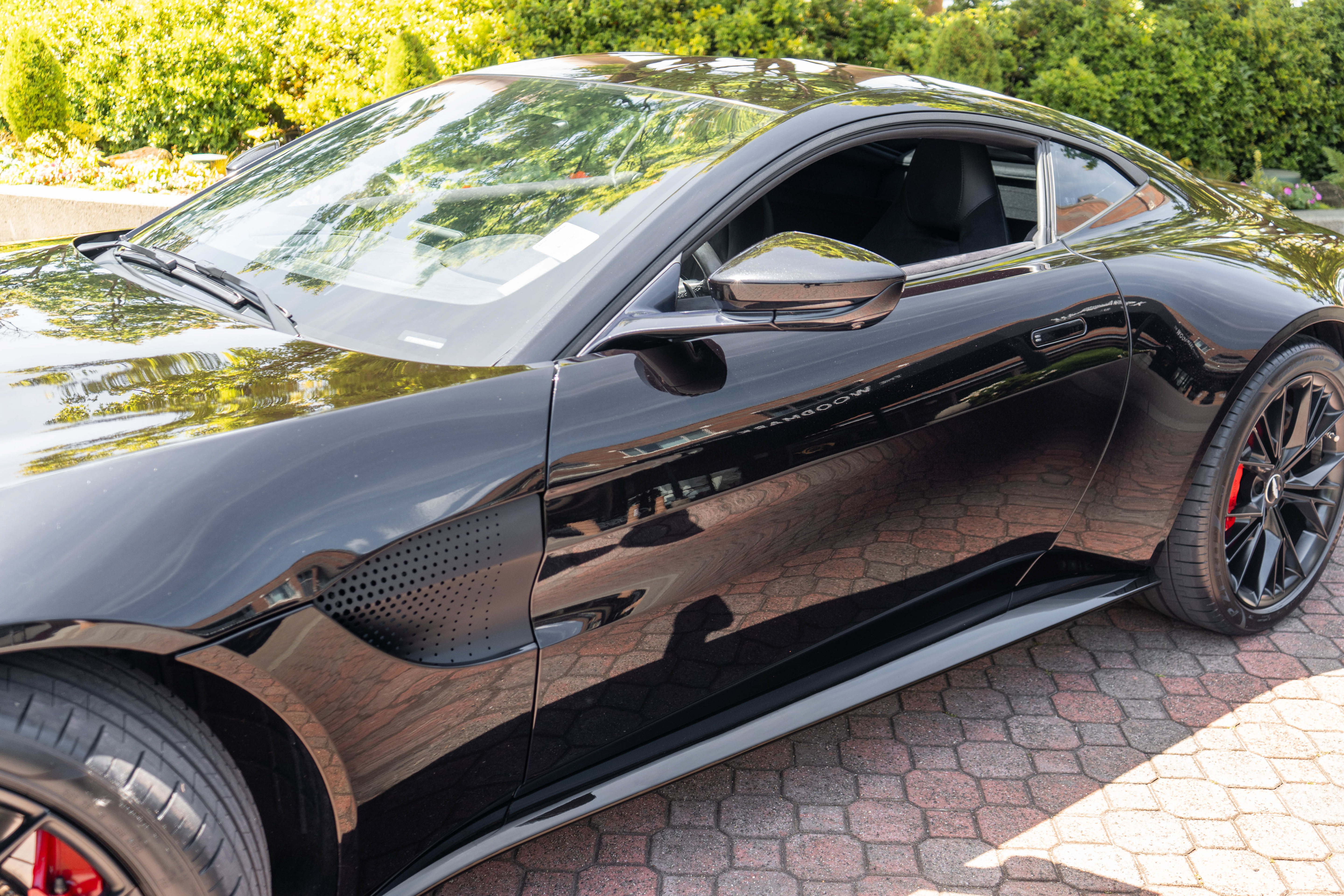 Used 2021 Aston Martin V8 Vantage Coupe RWD image 35