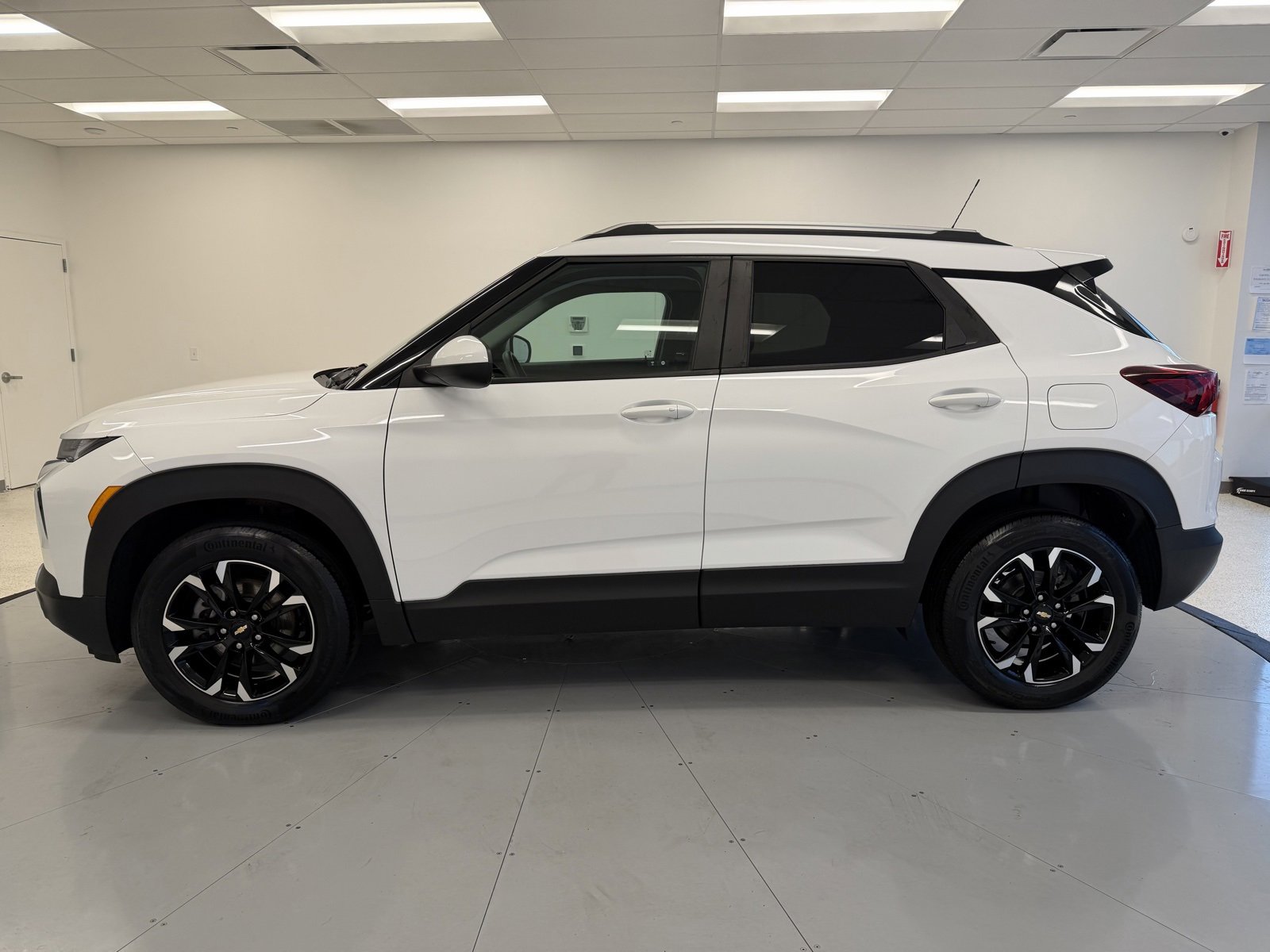 Used 2021 Chevrolet TrailBlazer LT w/ Convenience Package image 4