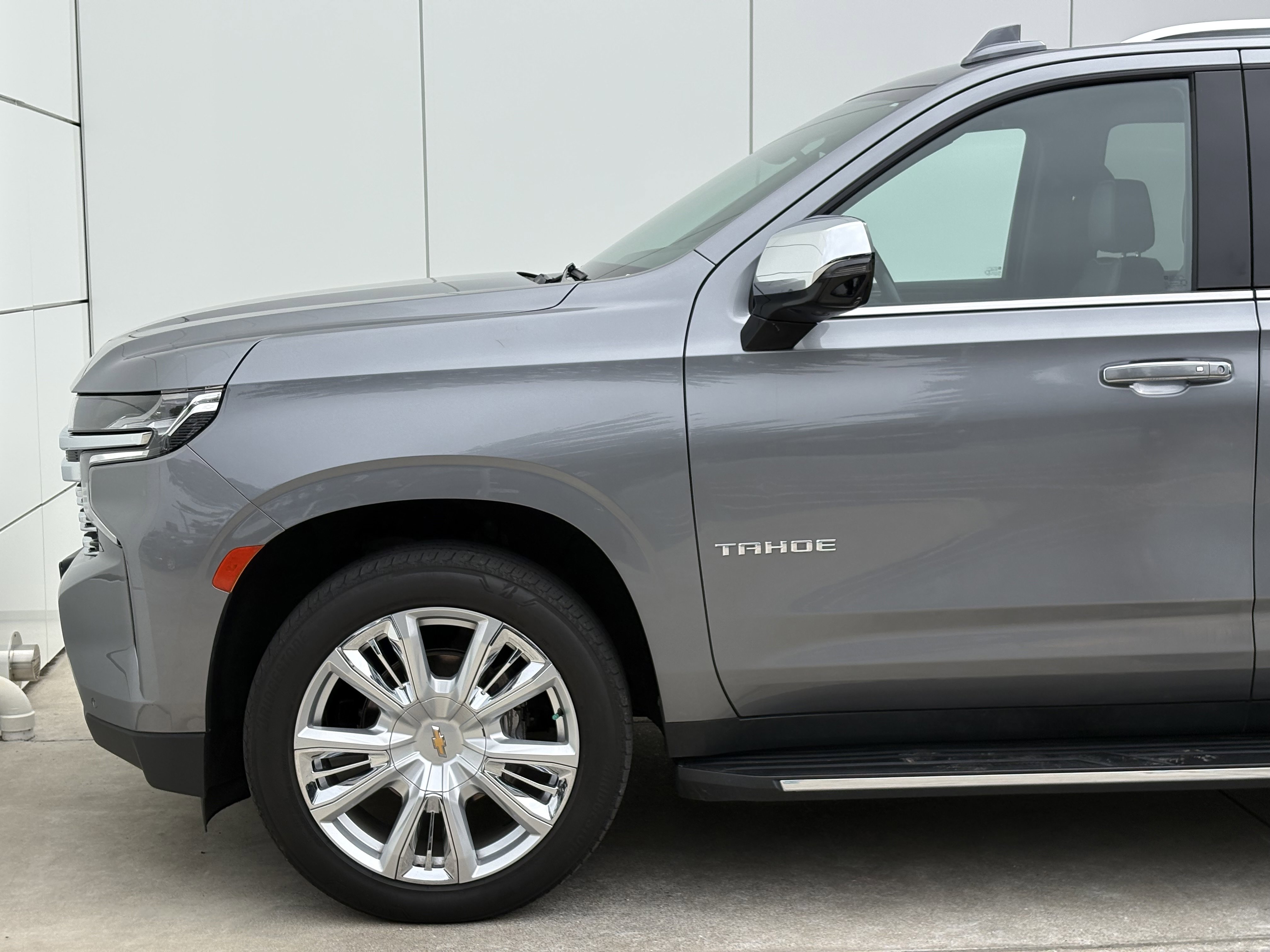 Used 2021 Chevrolet Tahoe Premier w/ Premium Package AWD/4WD image 5