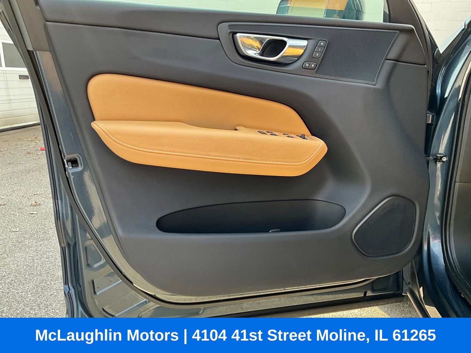 Used 2018 Volvo XC60 T5 Momentum w/ Convenience Package image 22