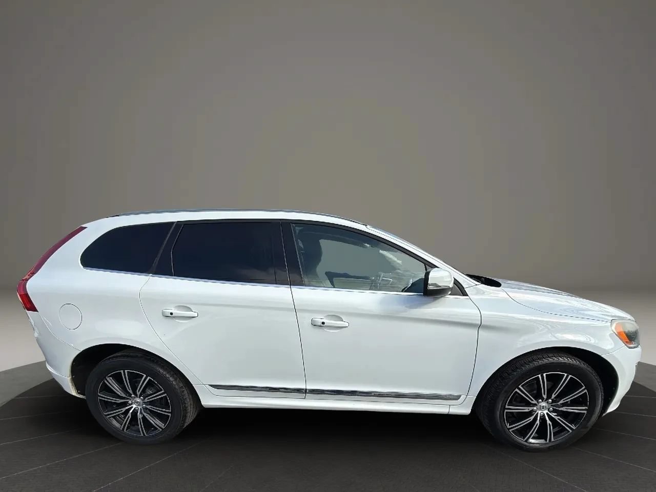 Used 2017 Volvo XC60 T6 Inscription w/ Preferred Option Package AWD/4WD image 4