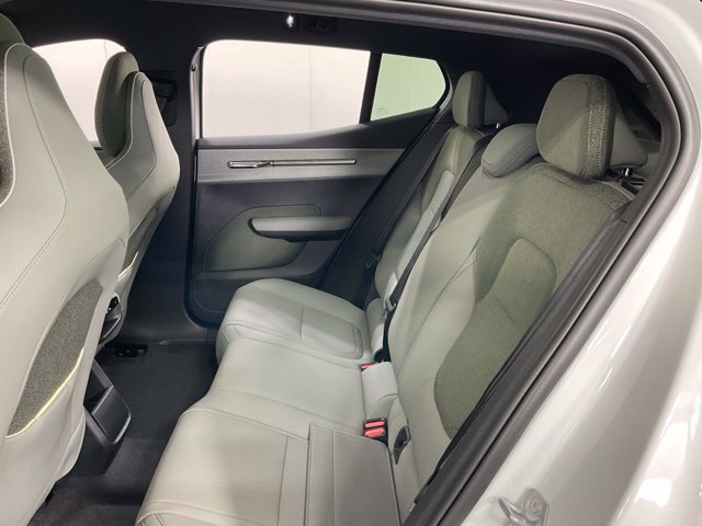 New 2026 Volvo EX30 Plus w/ Protection Package Premier AWD/4WD image 33