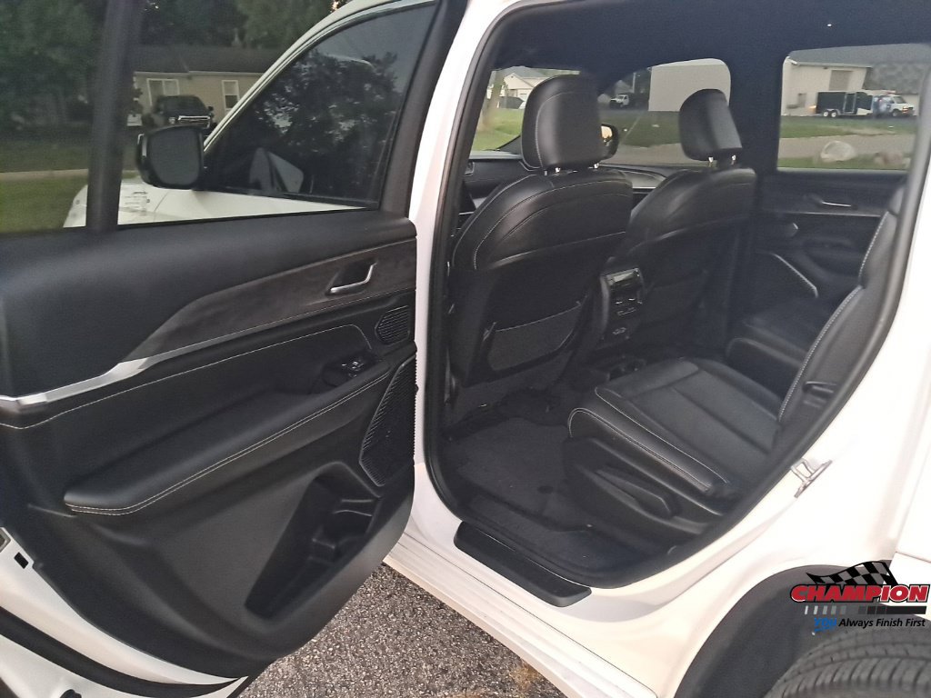 Used 2023 Jeep Grand Cherokee L Overland AWD/4WD image 16