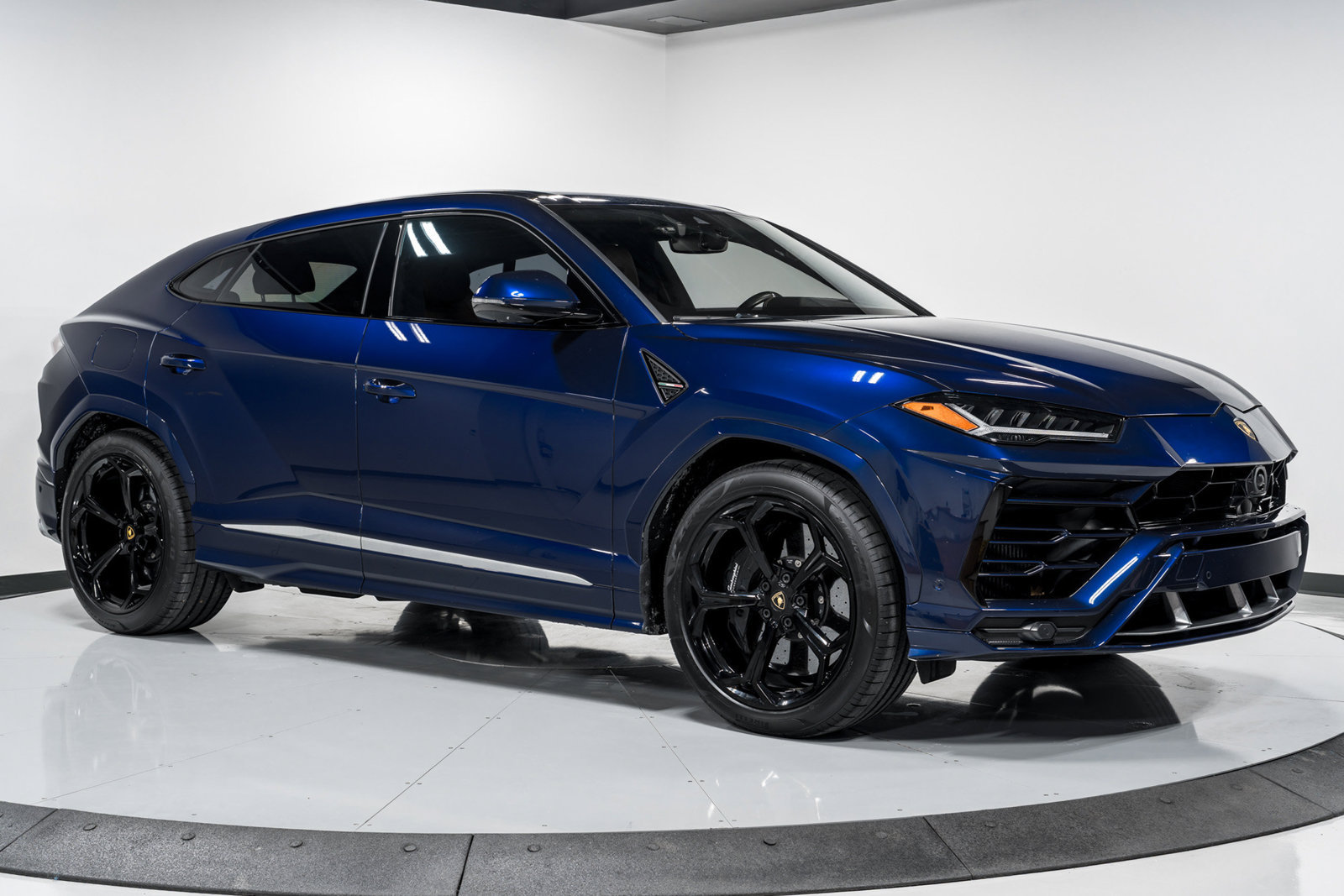 Used 2021 Lamborghini Urus AWD/4WD image 45