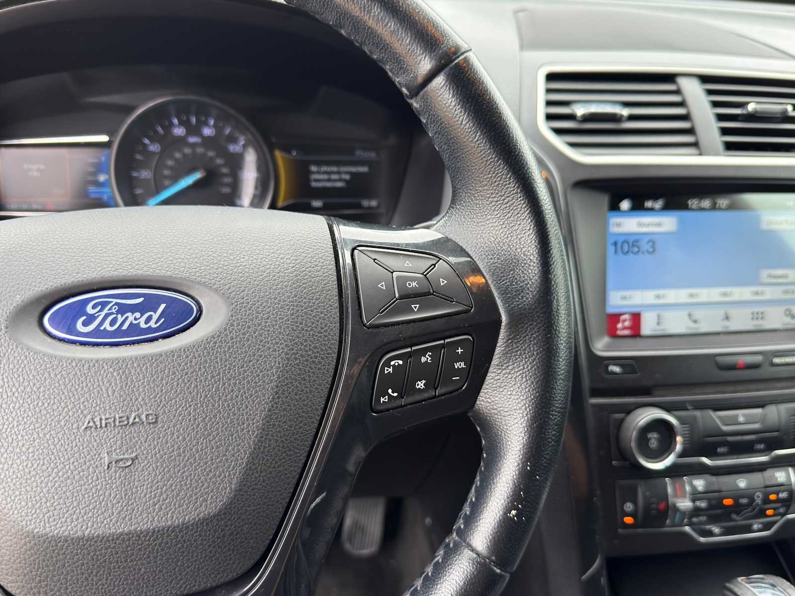 Used 2017 Ford Explorer XLT w/ Equipment Group 202A FWD image 15