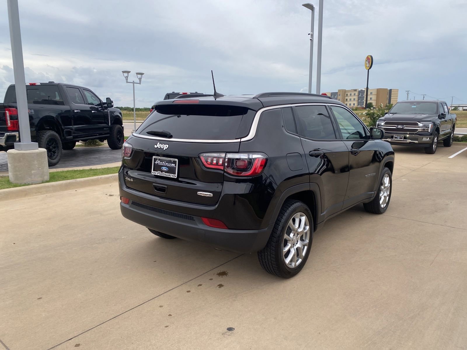 Used 2023 Jeep Compass Latitude AWD/4WD image 6