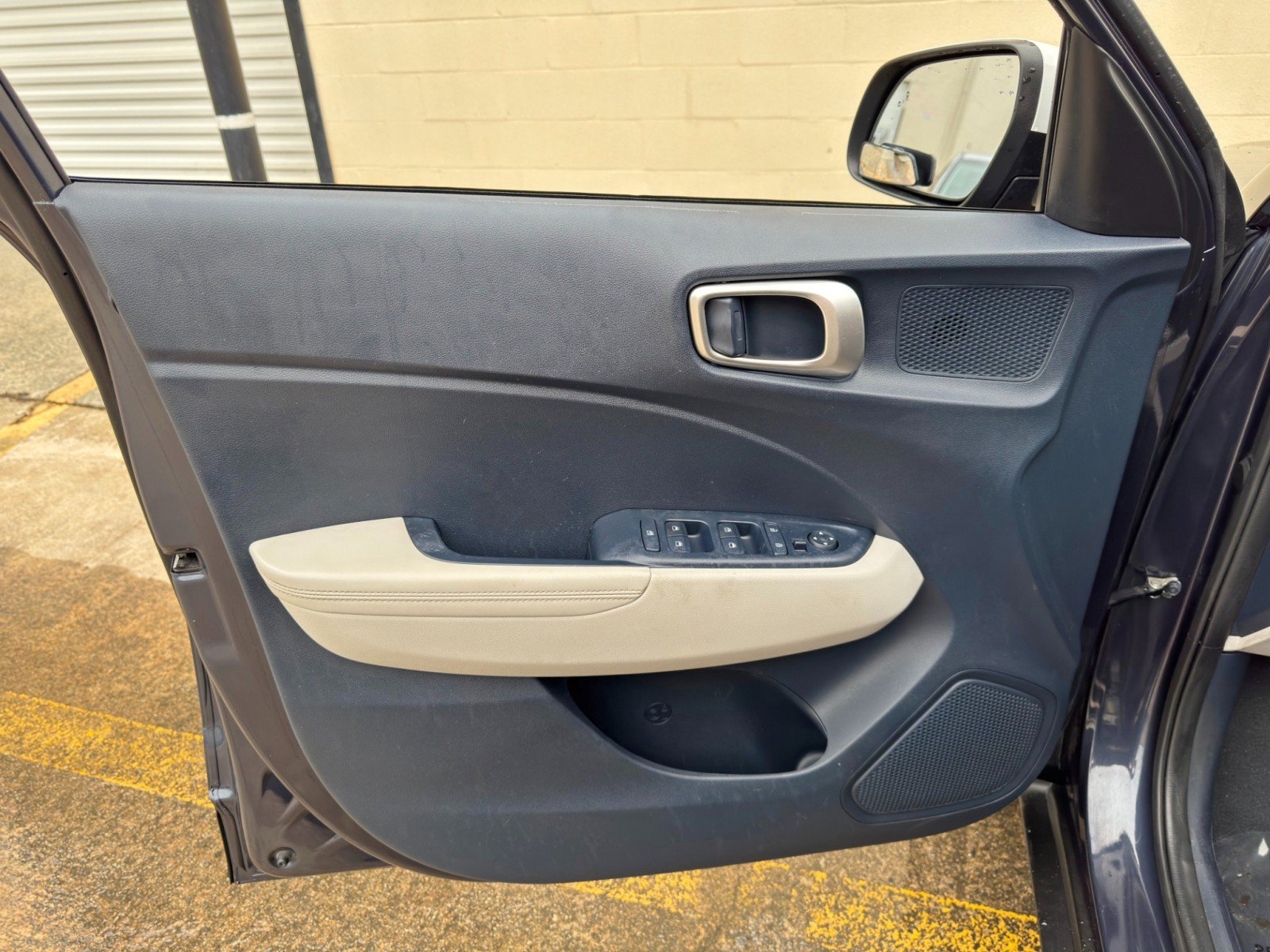 Used 2022 Hyundai Venue Limited FWD image 37