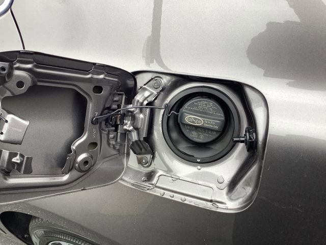 Used 2020 Toyota Camry SE FWD image 22