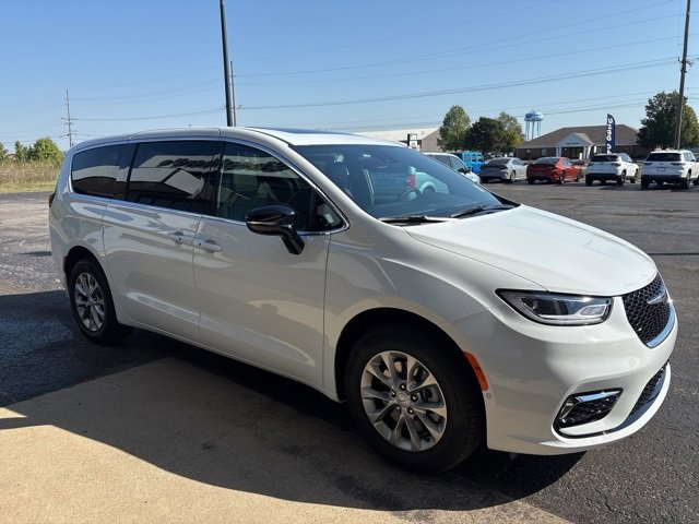 New 2026 Chrysler Pacifica Select image 8