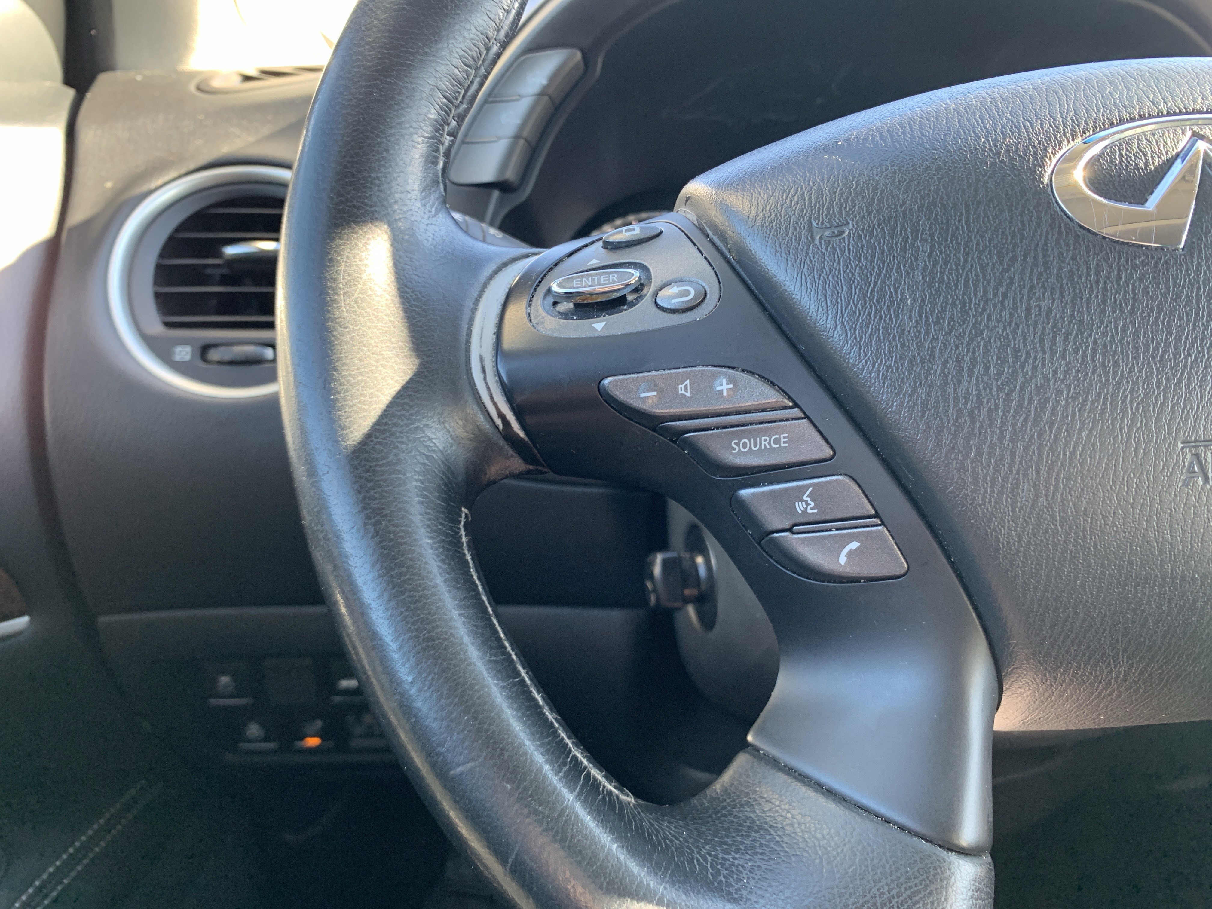 Used 2016 INFINITI QX60 Luxe w/ Deluxe Technology Package image 19