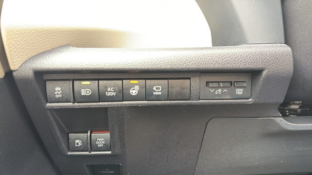Used 2025 Toyota Sienna Platinum AWD/4WD image 16