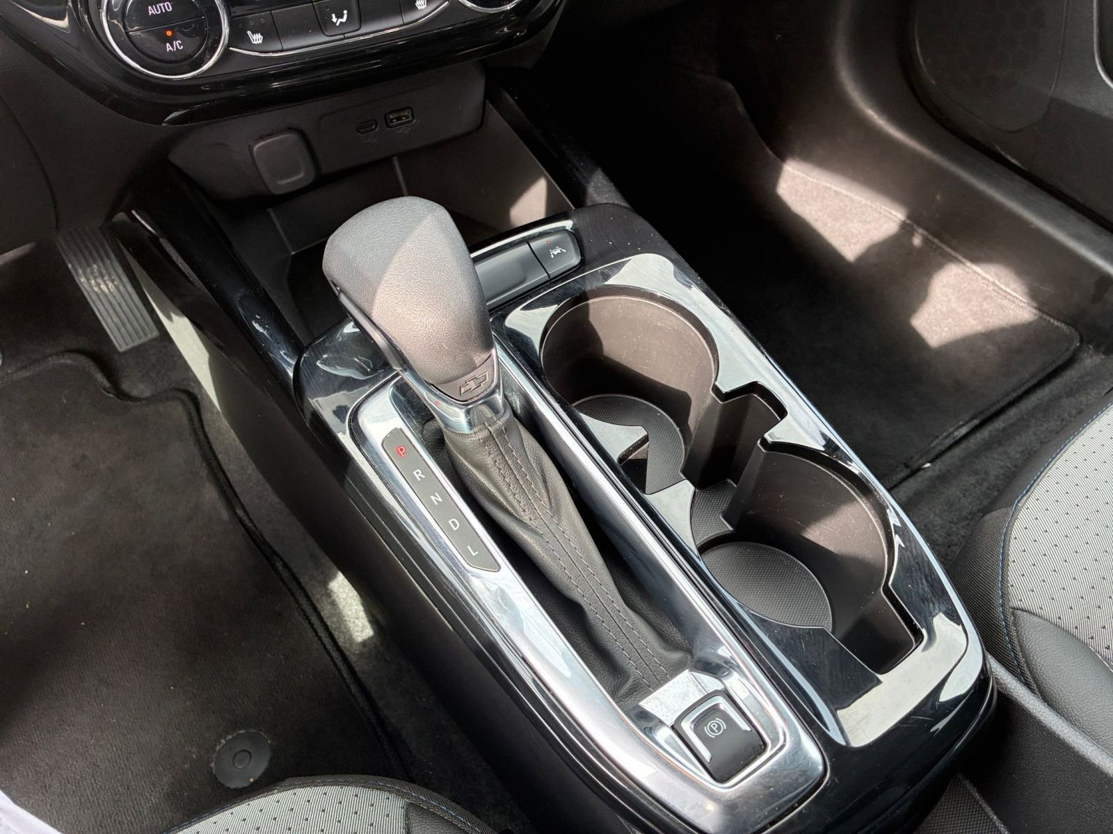 Used 2025 Chevrolet Trax LT w/ LT Convenience Package image 39