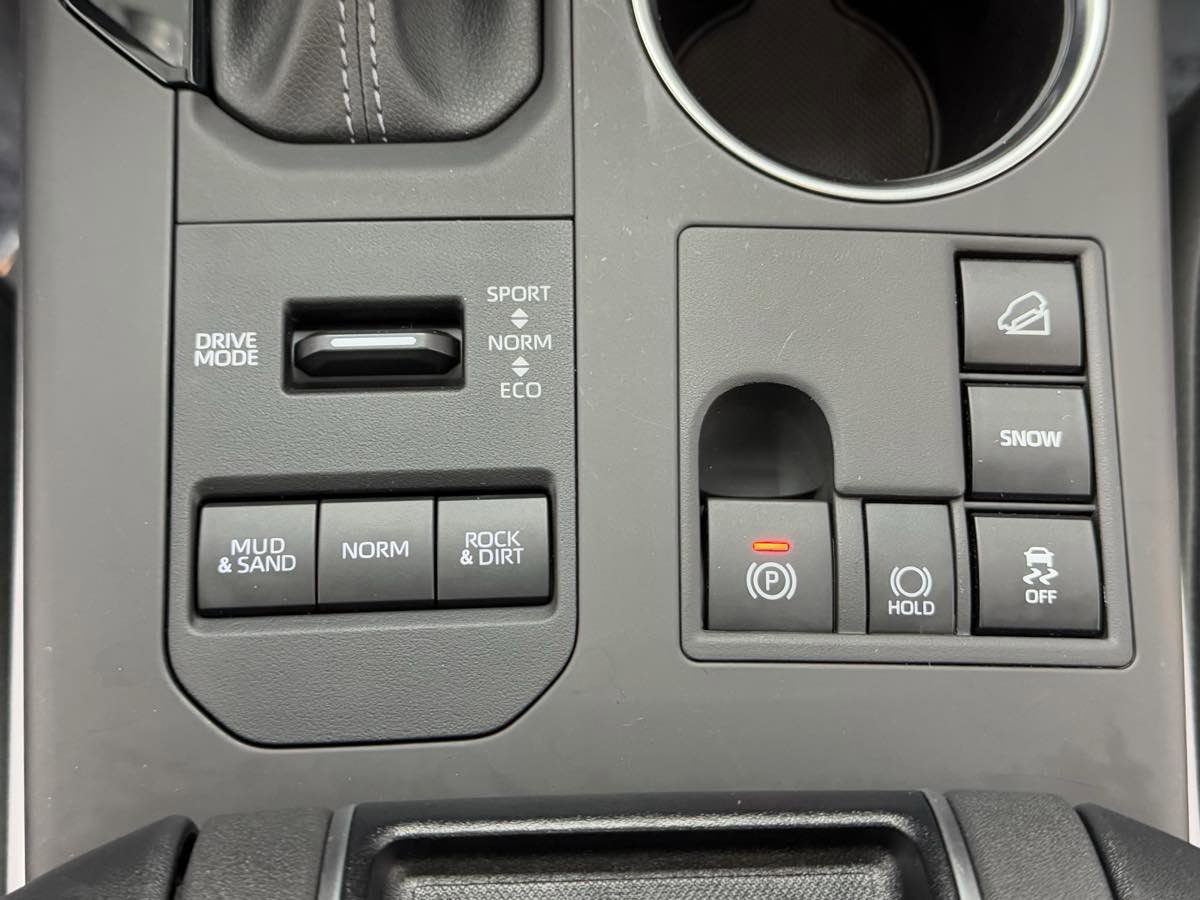 Used 2024 Toyota Highlander XLE image 25