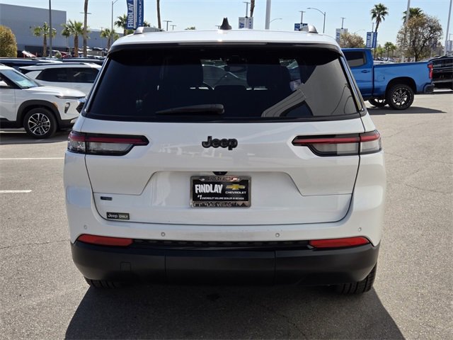 Used 2022 Jeep Grand Cherokee L Laredo image 5