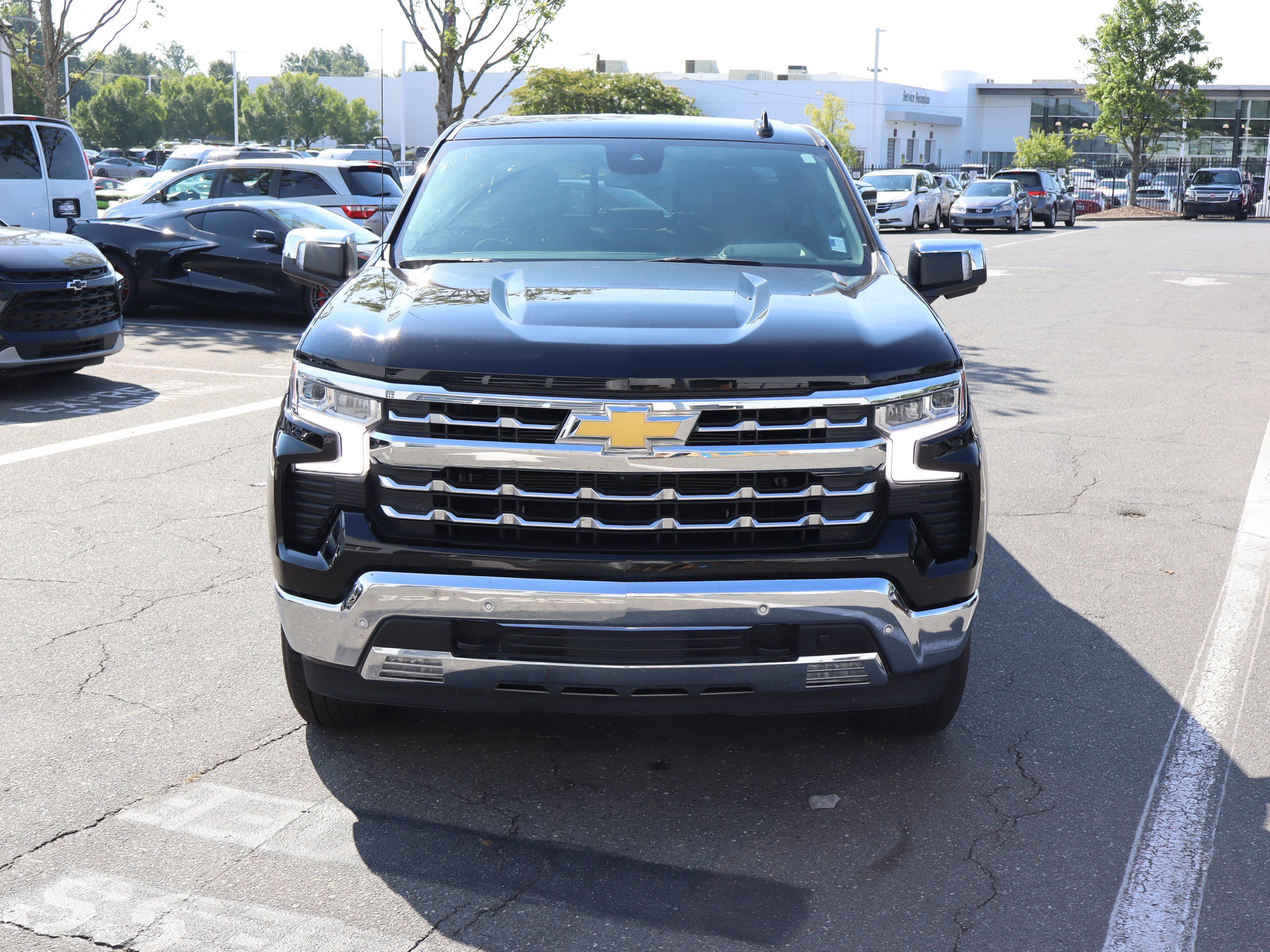 Used 2025 Chevrolet Silverado 1500 LTZ w/ LTZ Convenience Package II AWD/4WD image 3