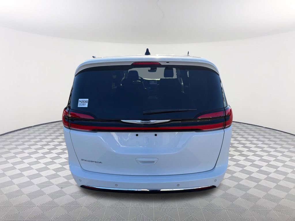 Used 2024 Chrysler Pacifica Touring-L FWD image 6