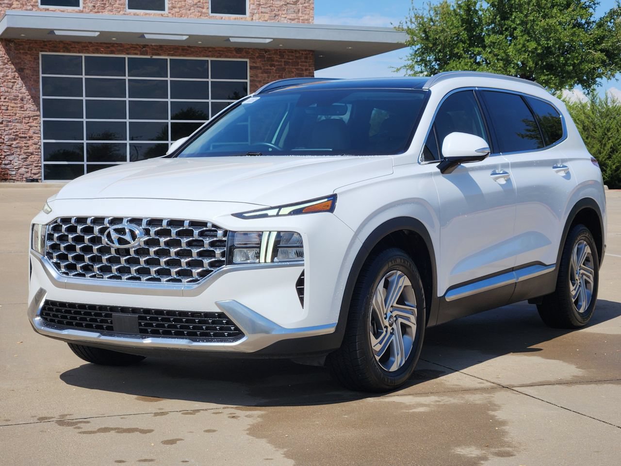 Used 2023 Hyundai Santa Fe SEL w/ Premium Package FWD image 2
