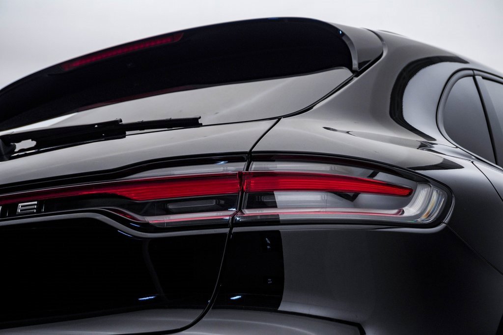 Certified 2025 Porsche Macan image 13