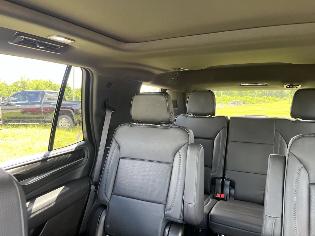 Used 2021 GMC Yukon Denali w/ Denali Premium Package AWD/4WD image 12