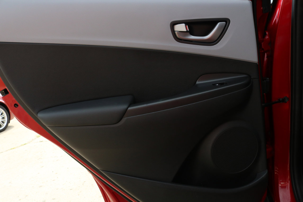 Used 2021 Hyundai Kona Limited w/ Winter Weather Package image 31