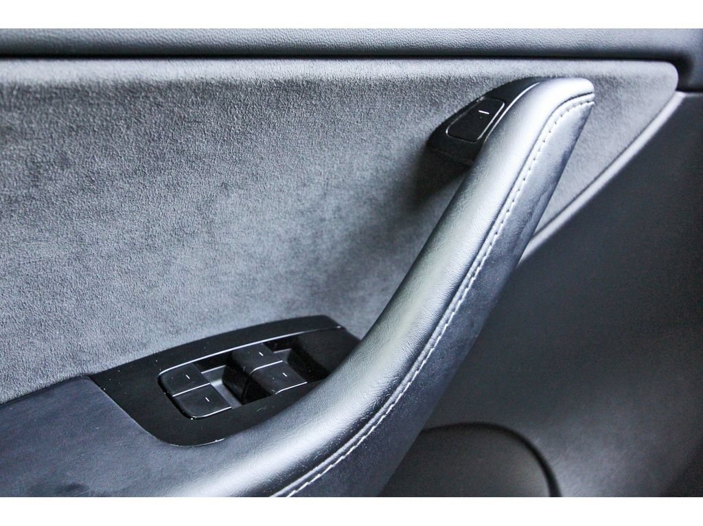 Used 2020 Tesla Model Y Long Range AWD/4WD image 16