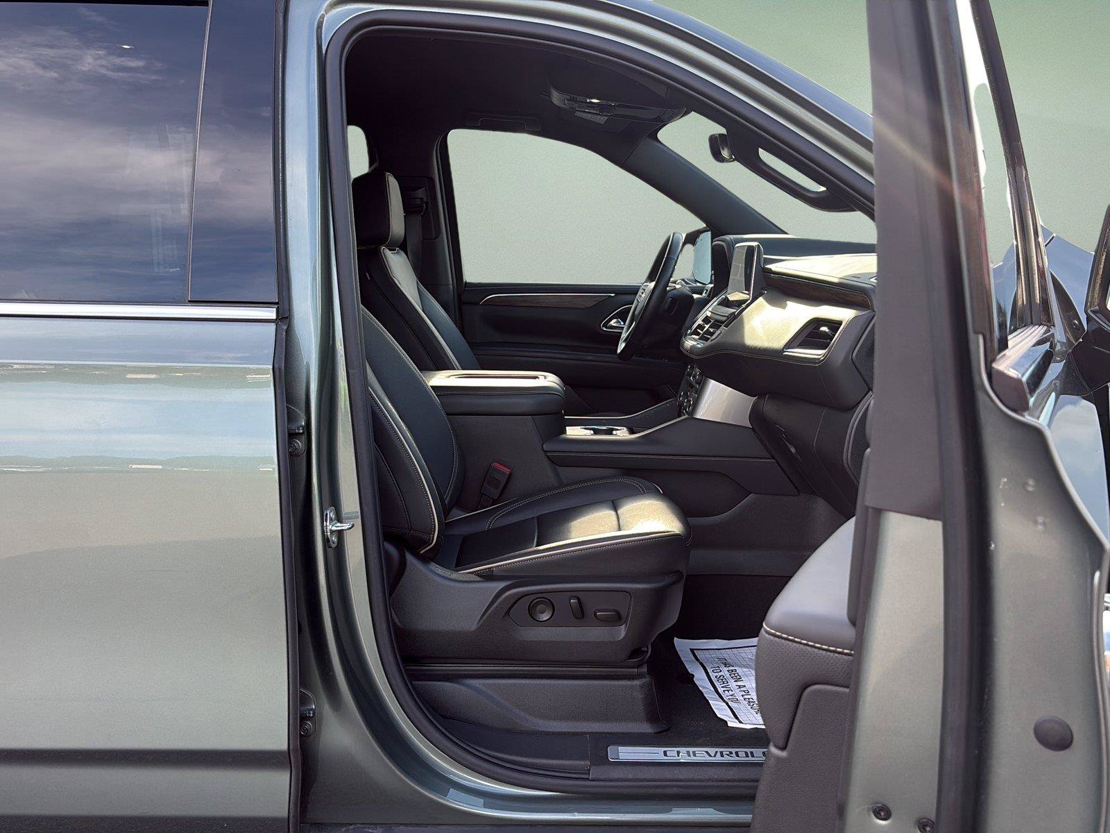 Used 2023 Chevrolet Tahoe Premier AWD/4WD image 13