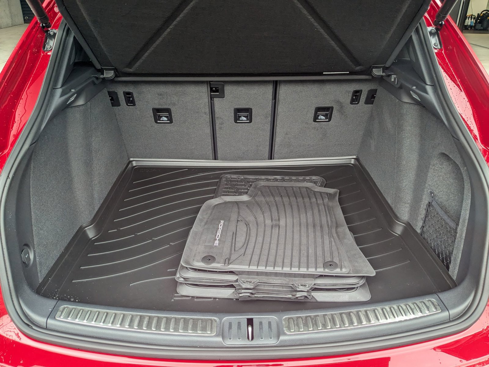 Used 2025 Porsche Macan image 24