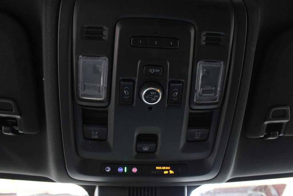 Used 2024 GMC Yukon AT4 AWD/4WD image 7