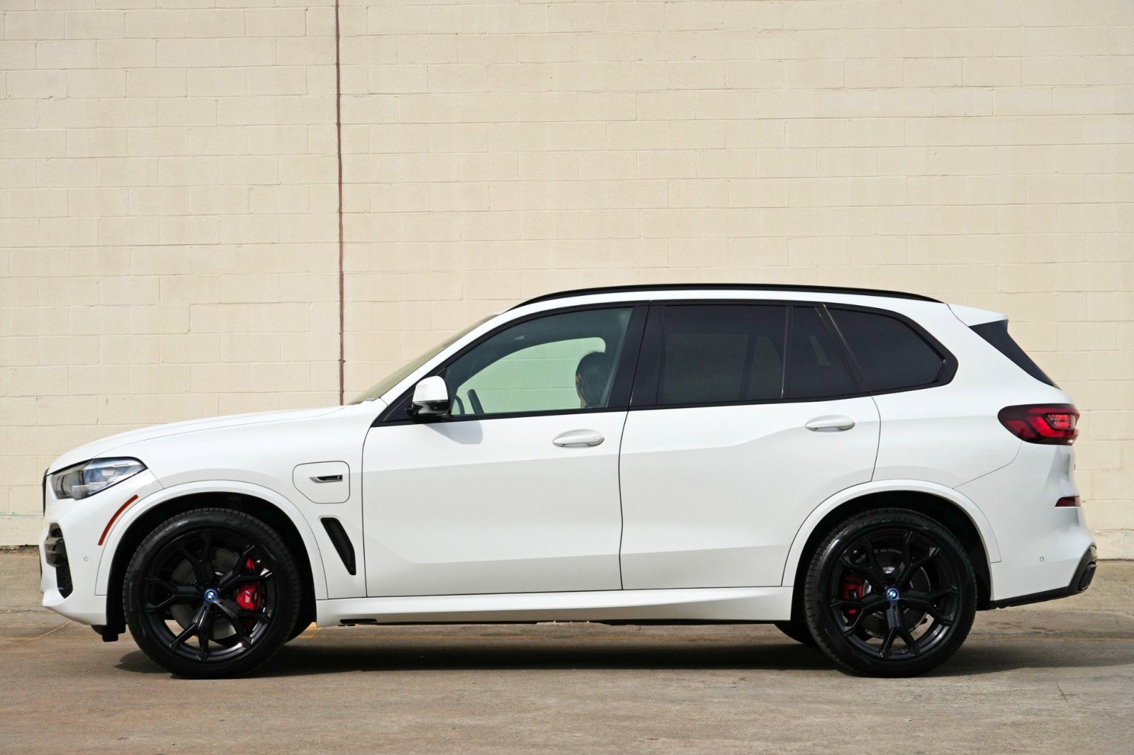 Used 2022 BMW X5 xDrive45e w/ M Sport Package AWD/4WD image 9