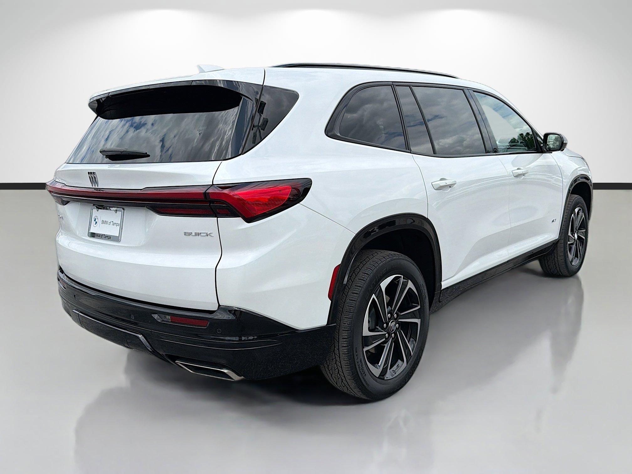 Used 2025 Buick Enclave Sport Touring w/ Power Package FWD image 3