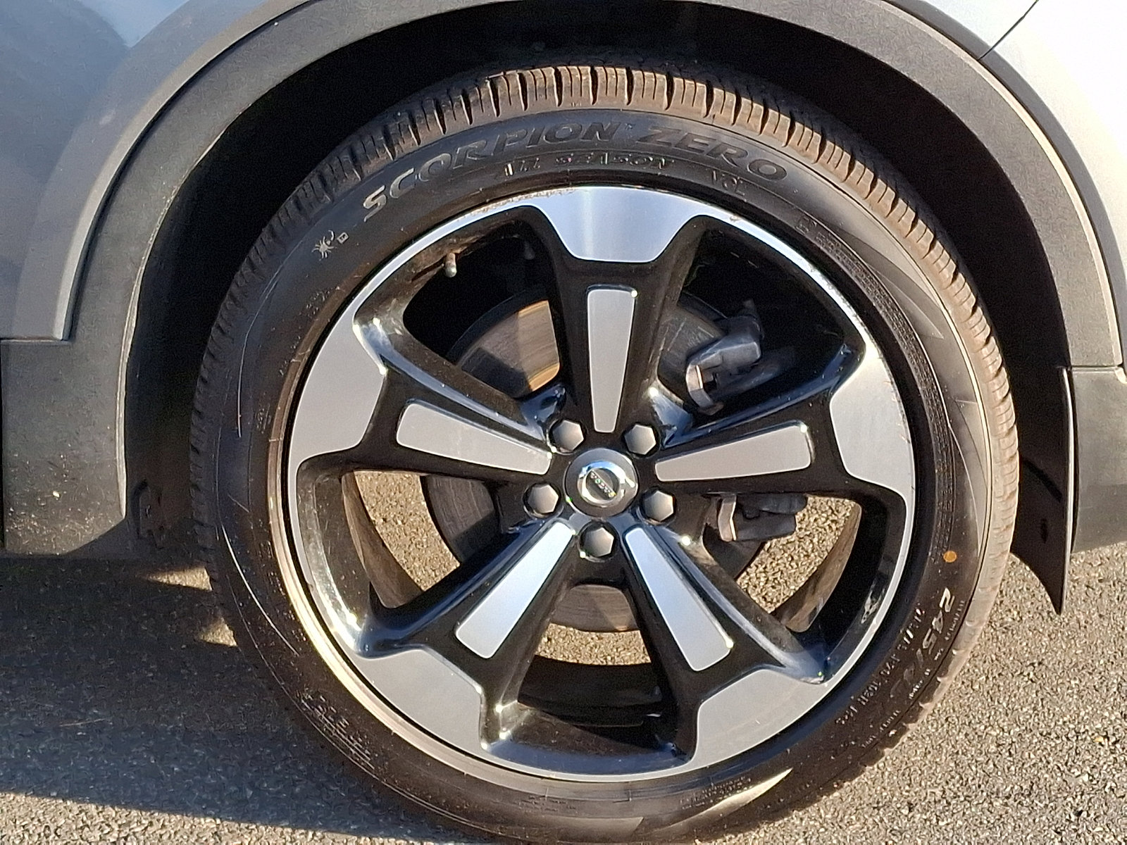 Used 2019 Volvo XC40 T5 Momentum image 8