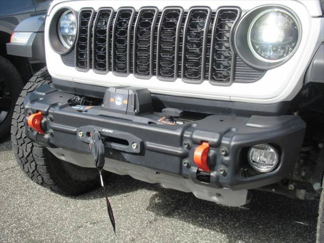 Certified 2024 Jeep Gladiator Mojave w/ Safety Group AWD/4WD image 36