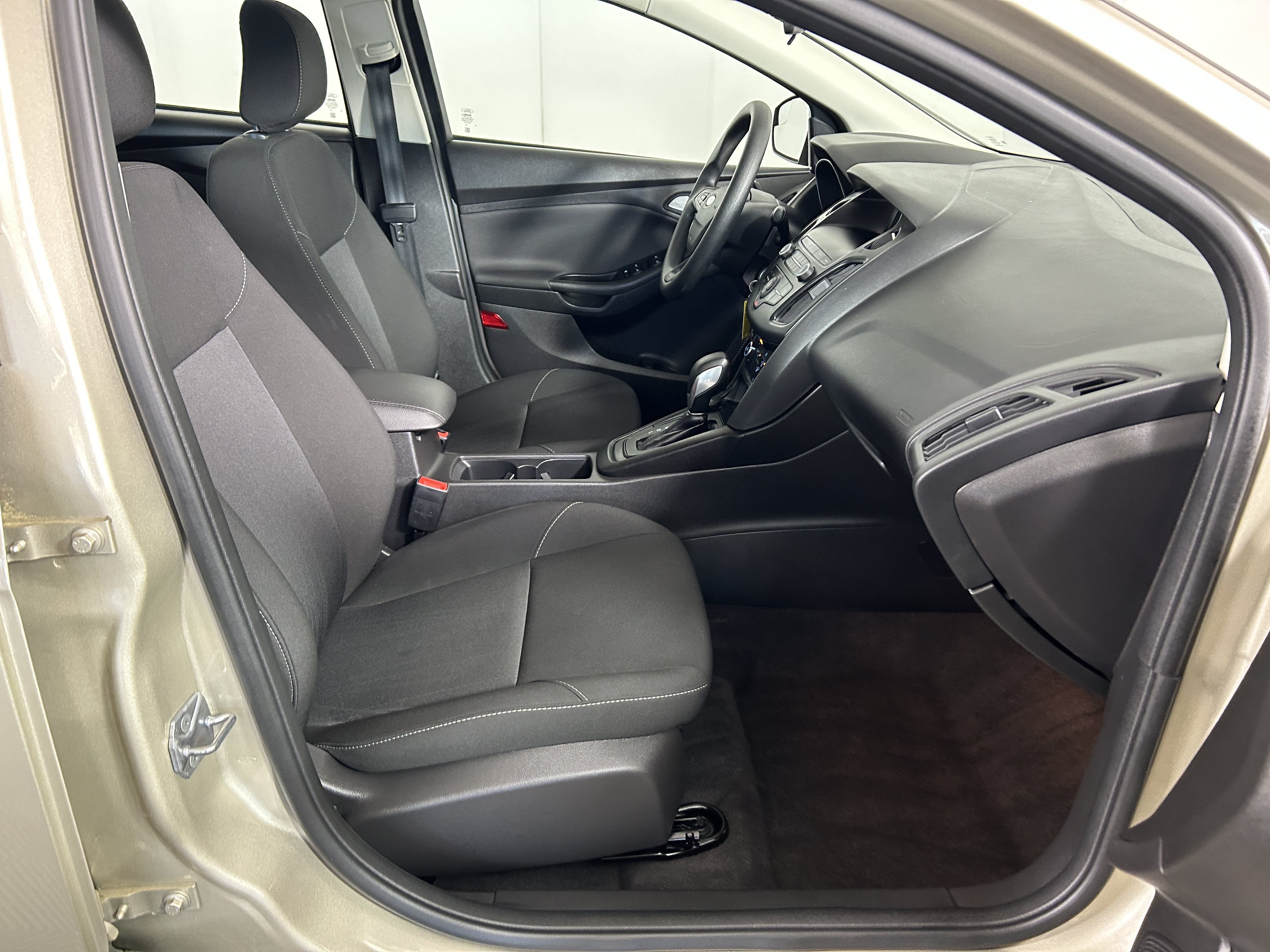 Used 2018 Ford Focus SE FWD image 24